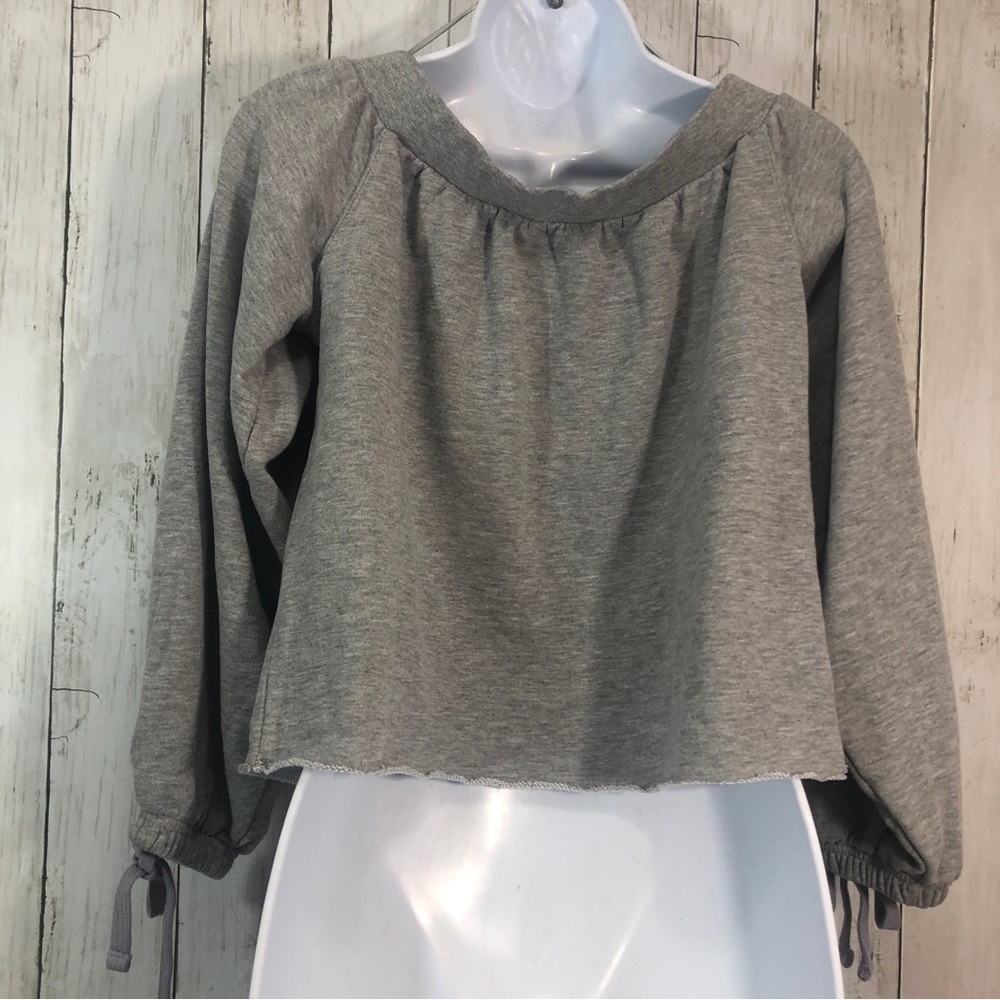 Romeo & Juliet Couture Off Shoulder Crop Sweatshirt Lace Up Sleeves NWT Small - Picture 2 of 8